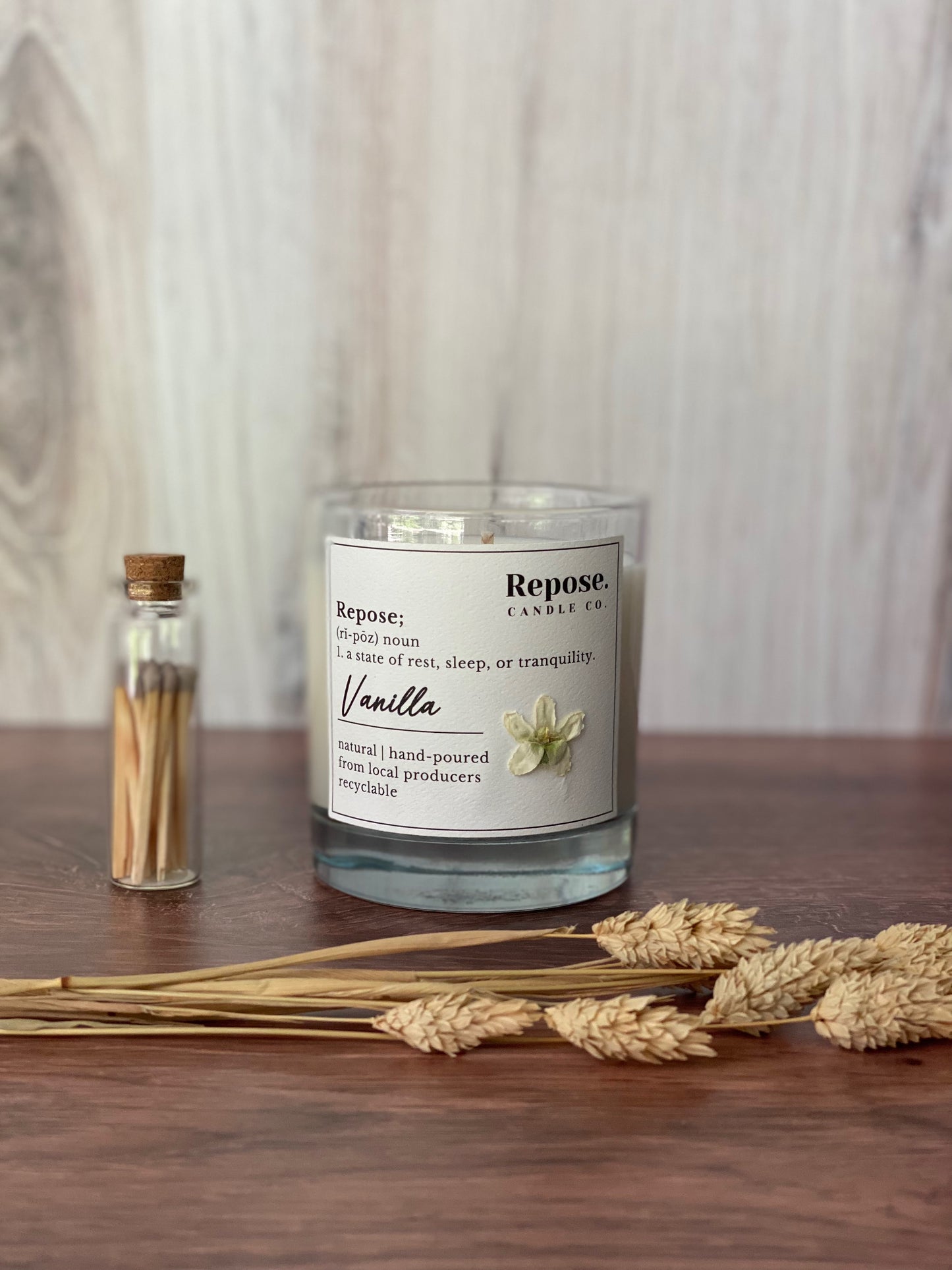 One 7.5 oz Vanilla Candle.