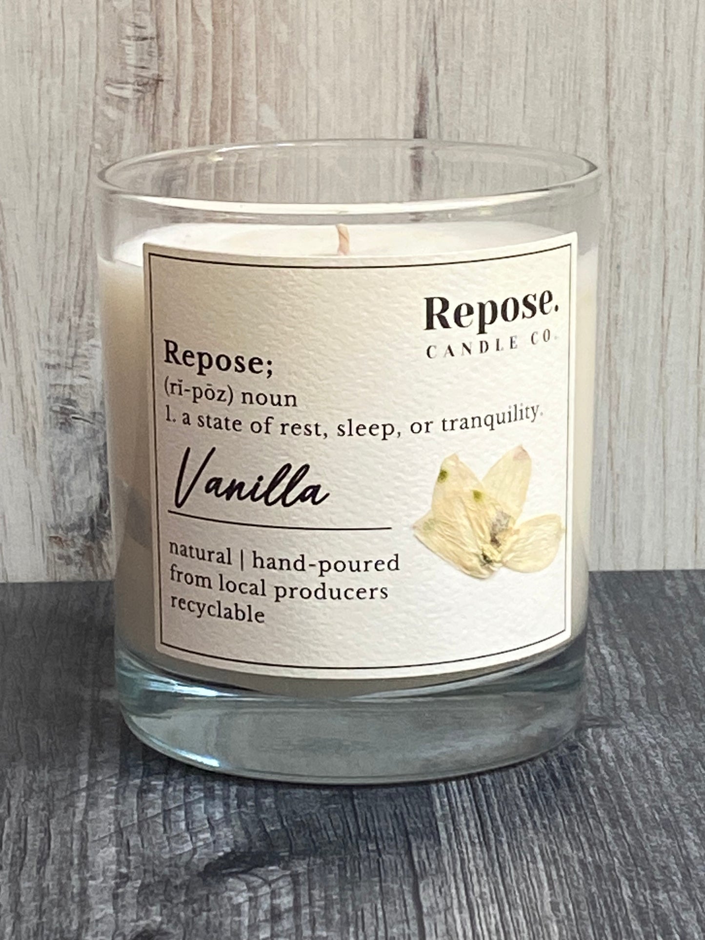 A 7.5 oz vanilla candle.